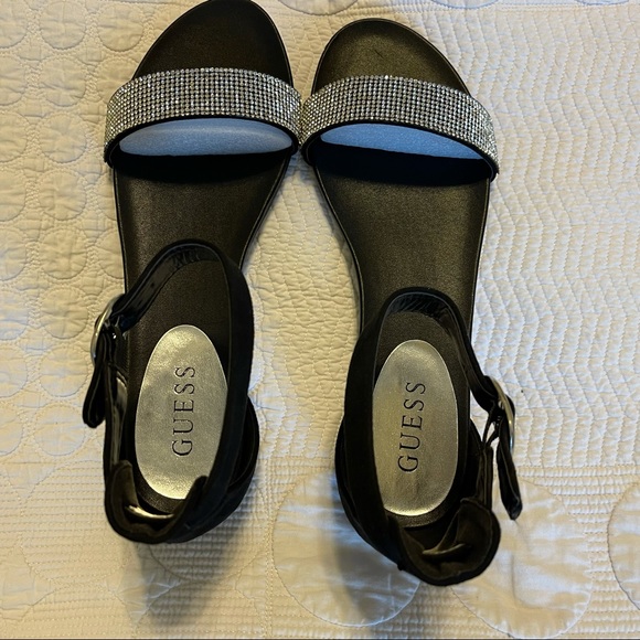 GUESS Nikki Double-Strap Flat Sandals NWOT Sz 8.5 - Picture 4 of 16